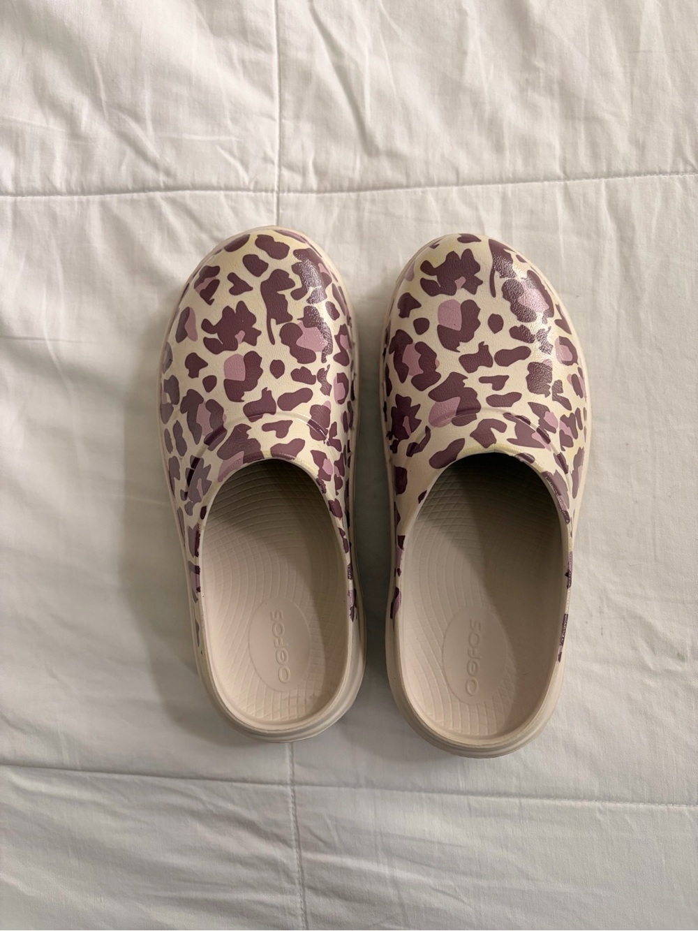 OOFOS Cream and Purple Leopard Print Clogs